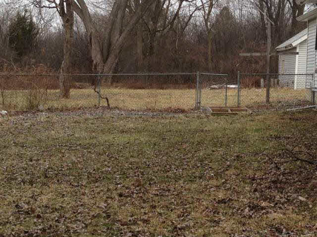 2043 Lavelle Road Flint, MI 48504 - Photo 6 of 18 20459545-5.JPG