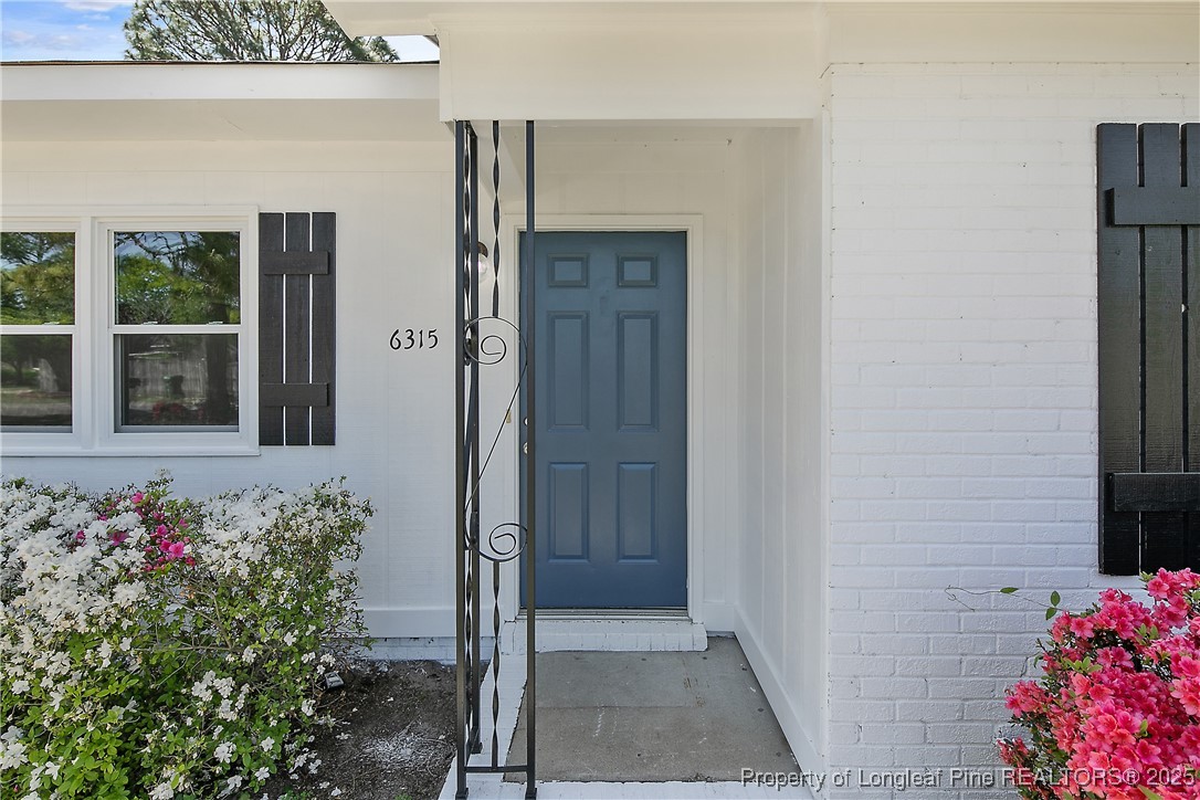 6315 Rustic Ridge Hope Mills, NC 28348 - Photo 3 of 25 Gallery Image 3