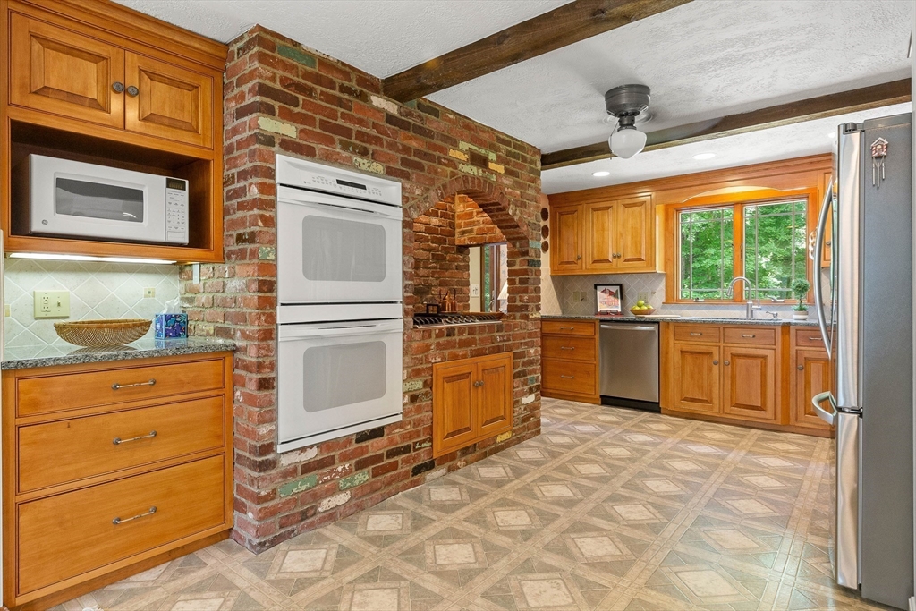 22 Brady Loop Andover, MA 01810 - Photo 18 of 42 Gallery Image 18