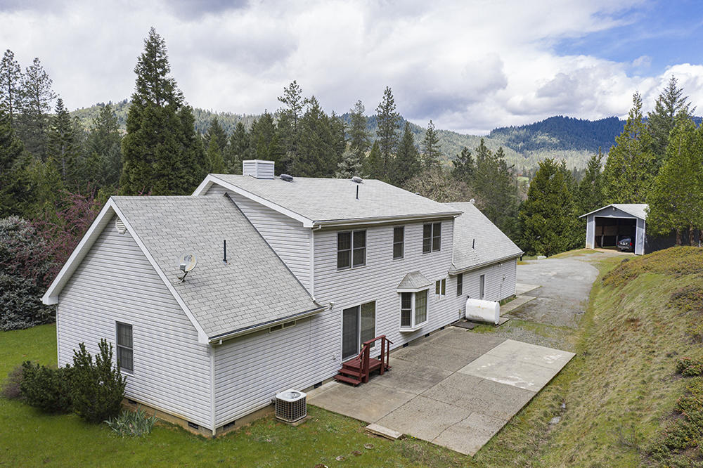 5201 Hugo Road Grants Pass, OR 97526 - Photo 28 of 40 61E9C5A5-2F97-4AB0-B832-F4C38D2DBB91