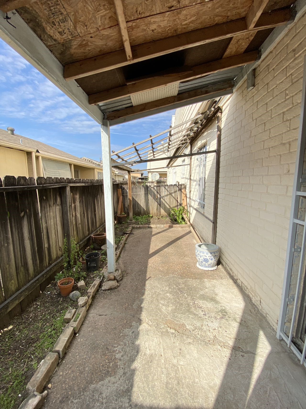 6201 Ranchester Drive, Unit 19 Houston, TX 77036 - Photo 23 of 26 a view of a garage