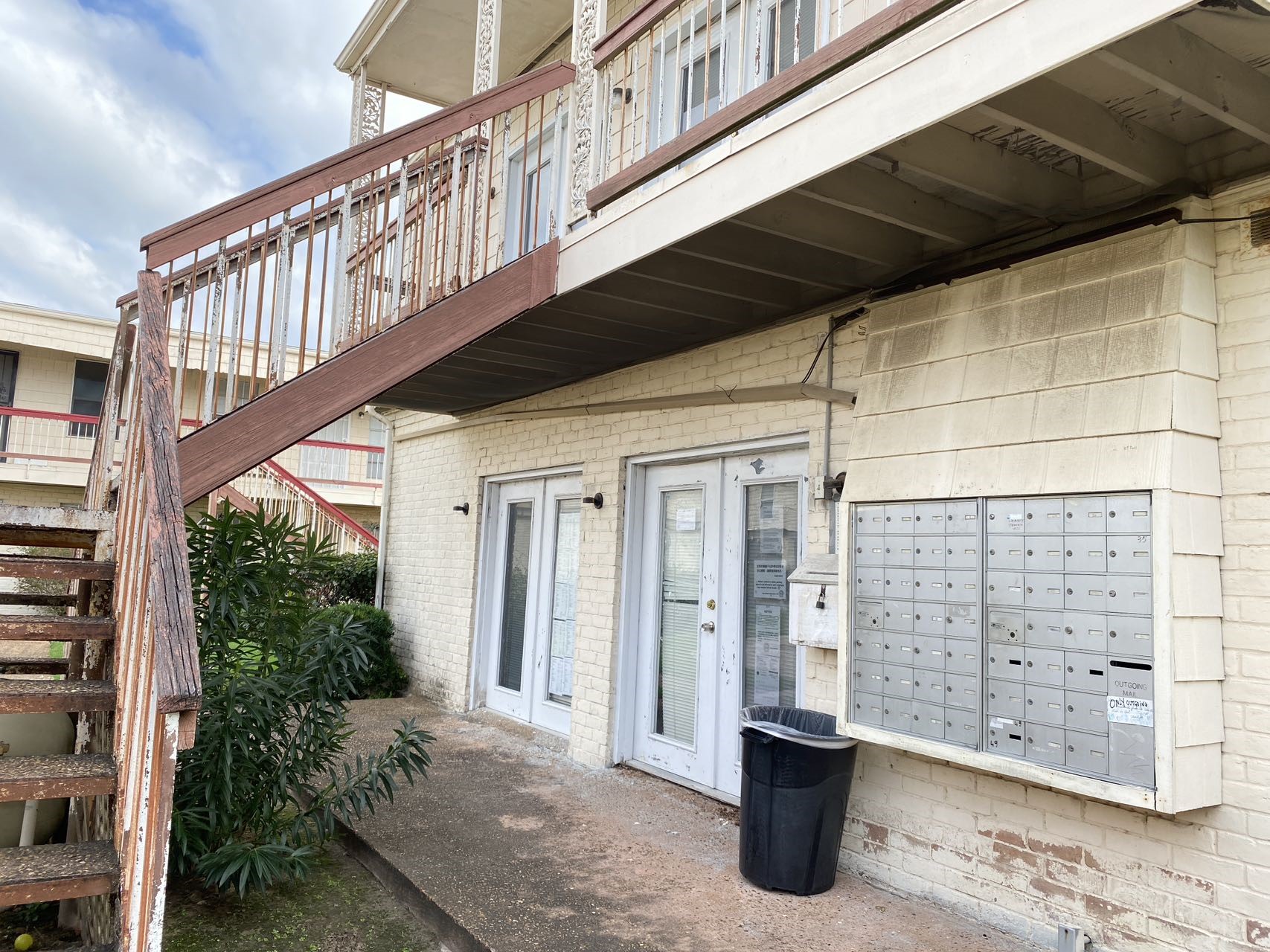 6201 Ranchester Drive, Unit 19 Houston, TX 77036 - Photo 25 of 26 a view of entryway with a front door