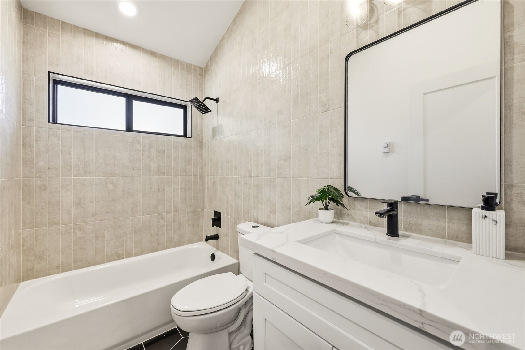 526 North 100th Street Seattle, WA 98133 - Photo 18 of 20
