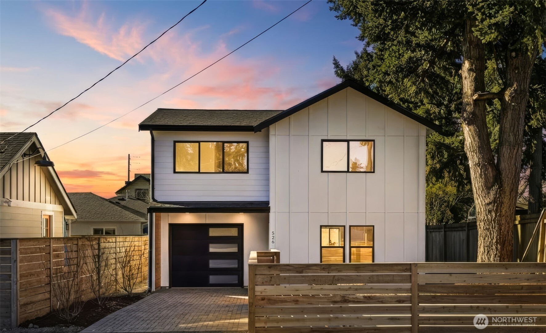 526 North 100th Street Seattle, WA 98133 - Photo 2 of 20