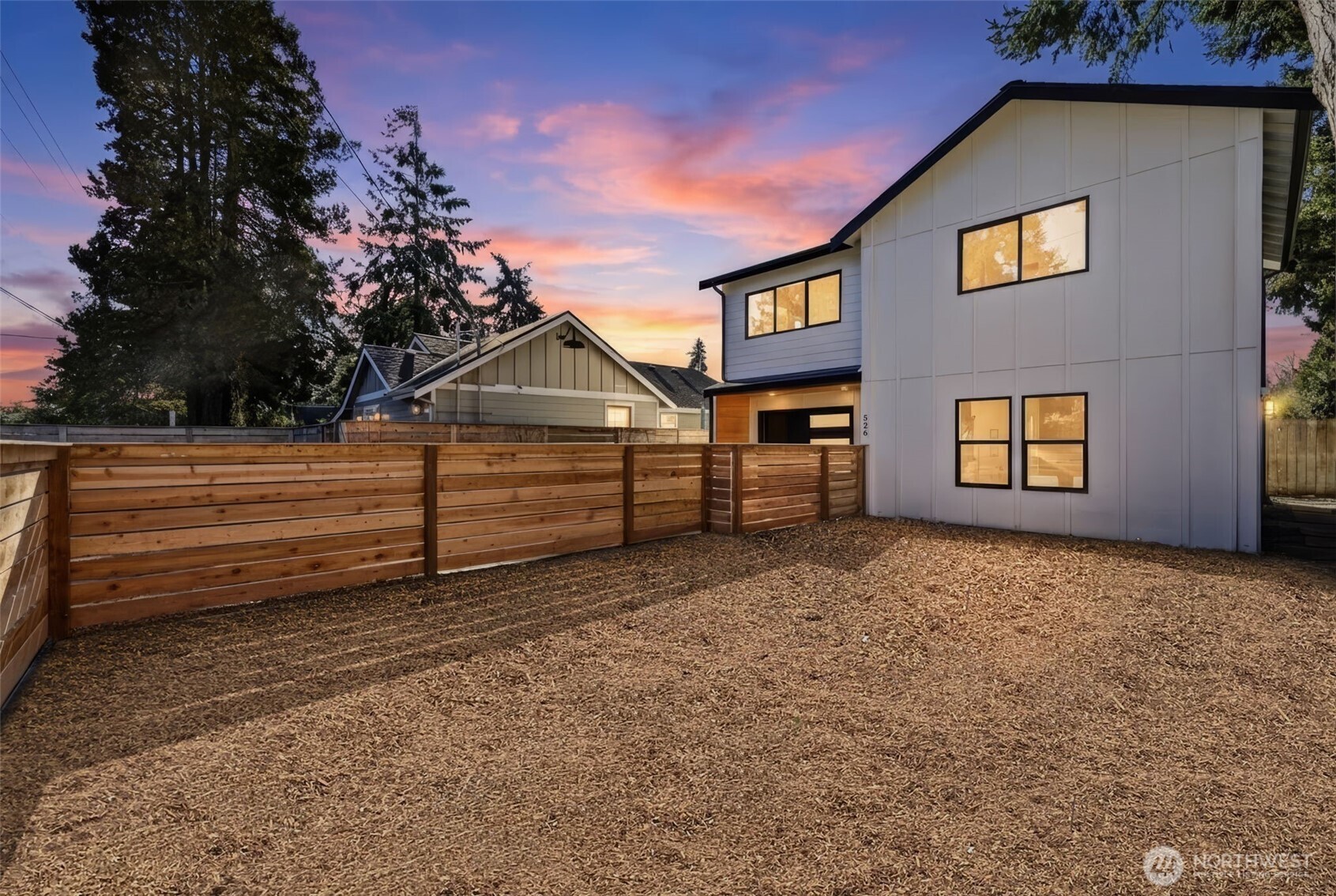 526 North 100th Street Seattle, WA 98133 - Photo 3 of 20