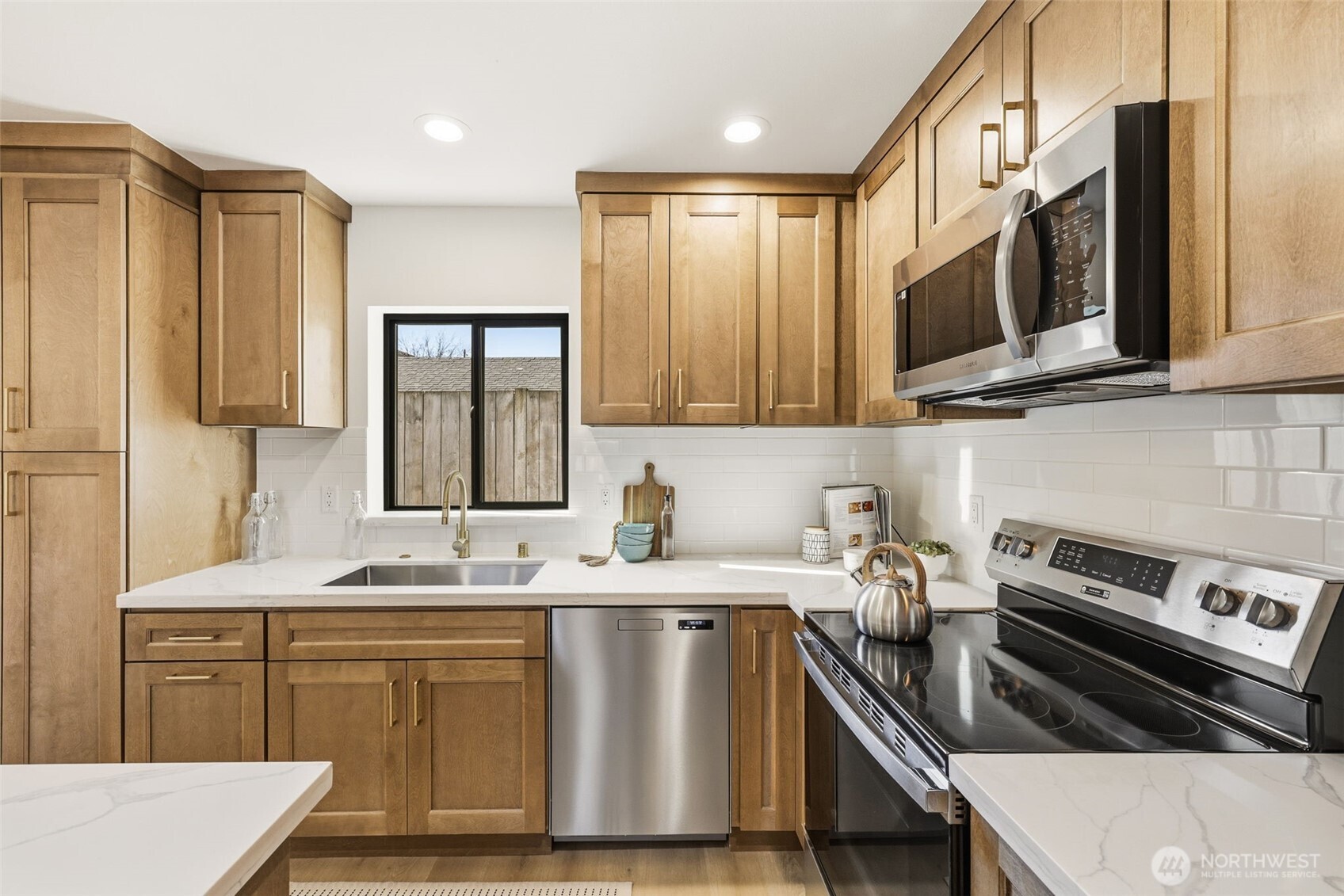 526 North 100th Street Seattle, WA 98133 - Photo 5 of 20