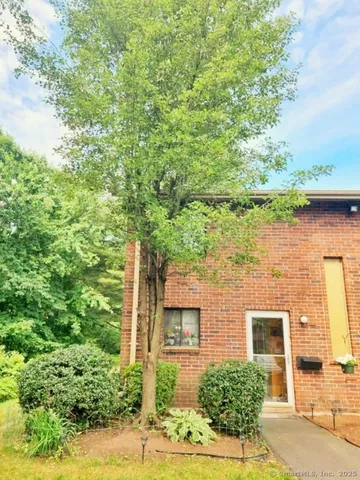 $190,000 | 218 Wakefield Circle, Unit 218, East Hartford, CT 06118
