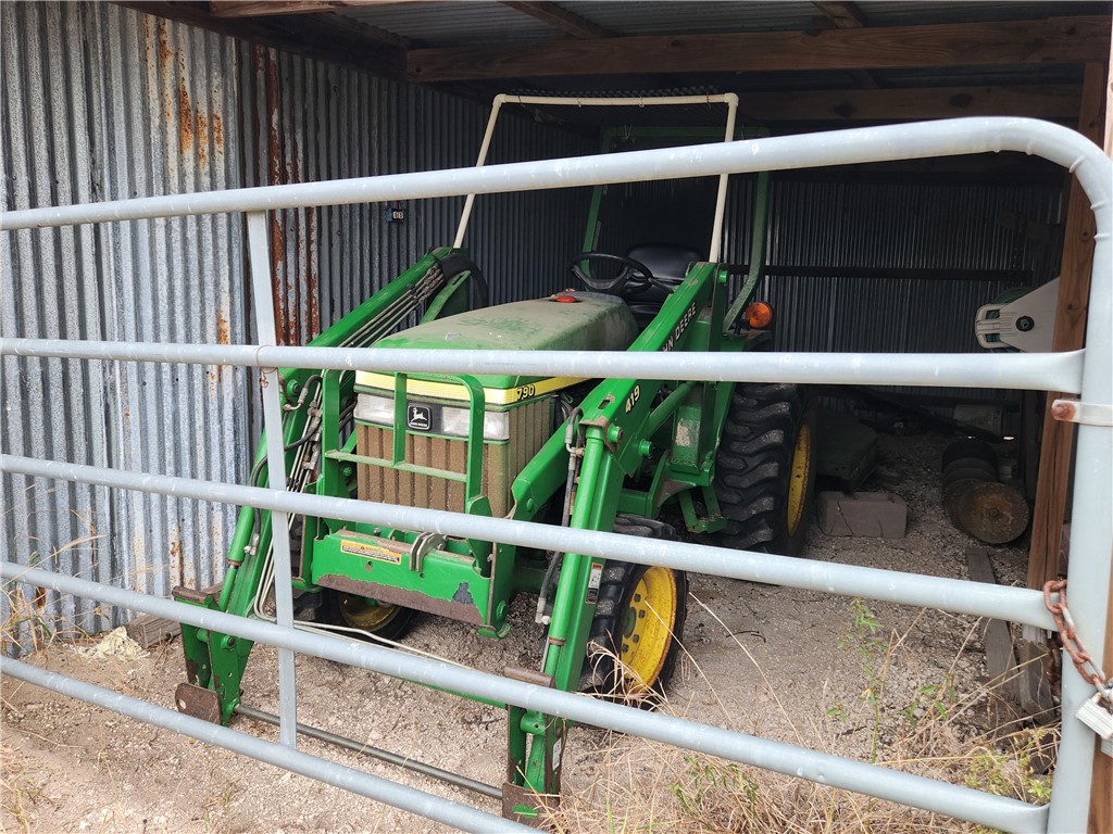 1888 County Road 440 Alice, TX 78332 - Photo 17 of 32 a view of a balcony