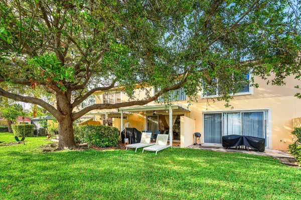 $389,000 | 1094 Pinewood Lake Court, Greenacres, FL 33415