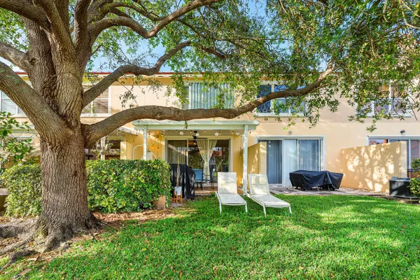 $389,000 | 1094 Pinewood Lake Court, Greenacres, FL 33415