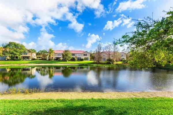 $389,000 | 1094 Pinewood Lake Court, Greenacres, FL 33415