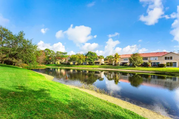 $389,000 | 1094 Pinewood Lake Court, Greenacres, FL 33415