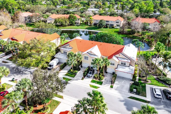 $389,000 | 1094 Pinewood Lake Court, Greenacres, FL 33415
