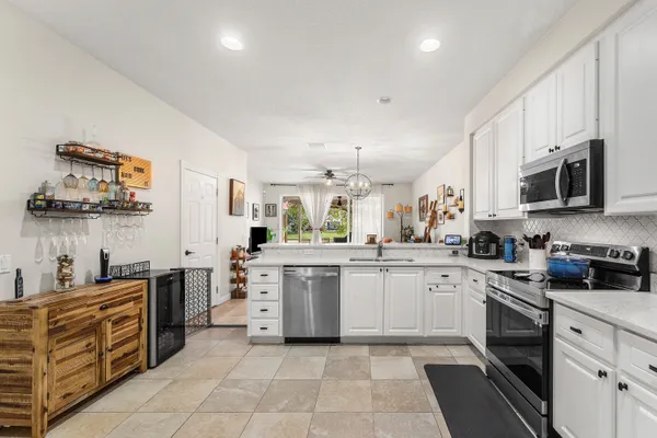 $389,000 | 1094 Pinewood Lake Court, Greenacres, FL 33415