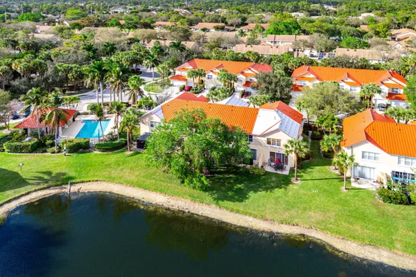 $389,000 | 1094 Pinewood Lake Court, Greenacres, FL 33415