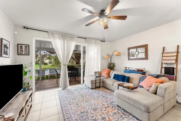 $389,000 | 1094 Pinewood Lake Court, Greenacres, FL 33415