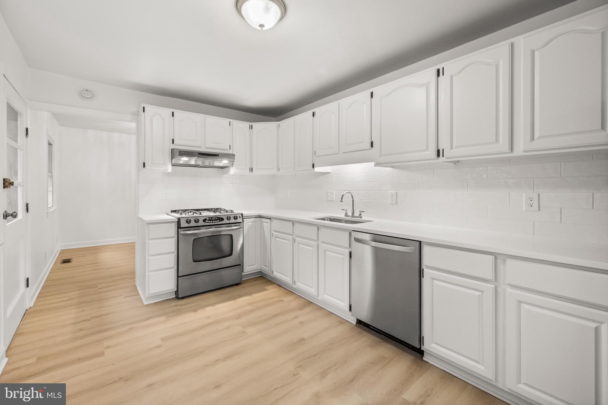 210 West Beech Road Sterling, VA 20164 - Photo 13 of 33