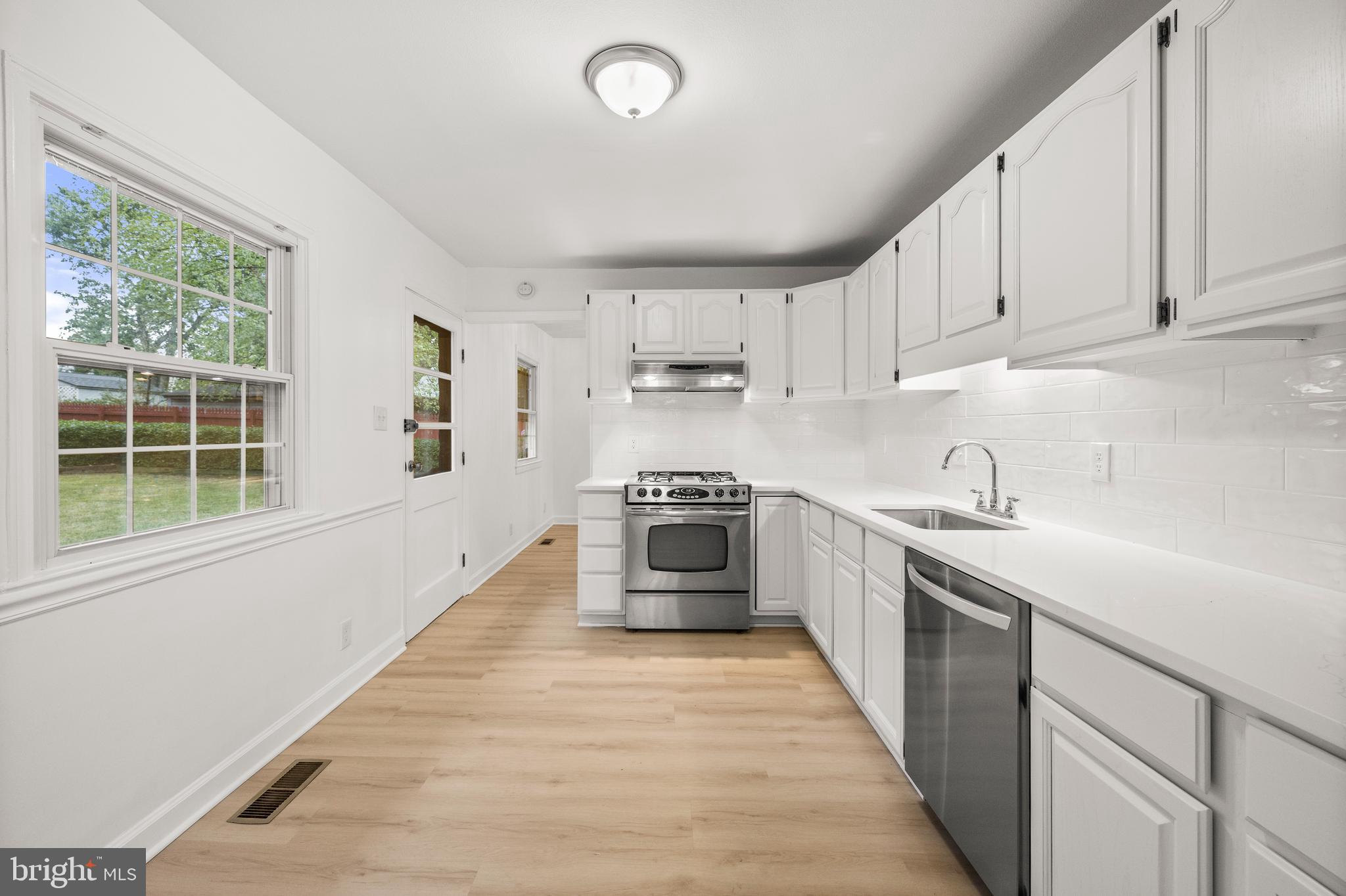 210 West Beech Road Sterling, VA 20164 - Photo 14 of 33