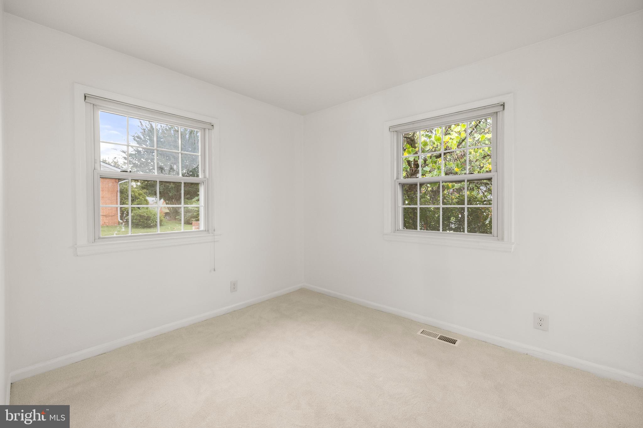 210 West Beech Road Sterling, VA 20164 - Photo 18 of 33