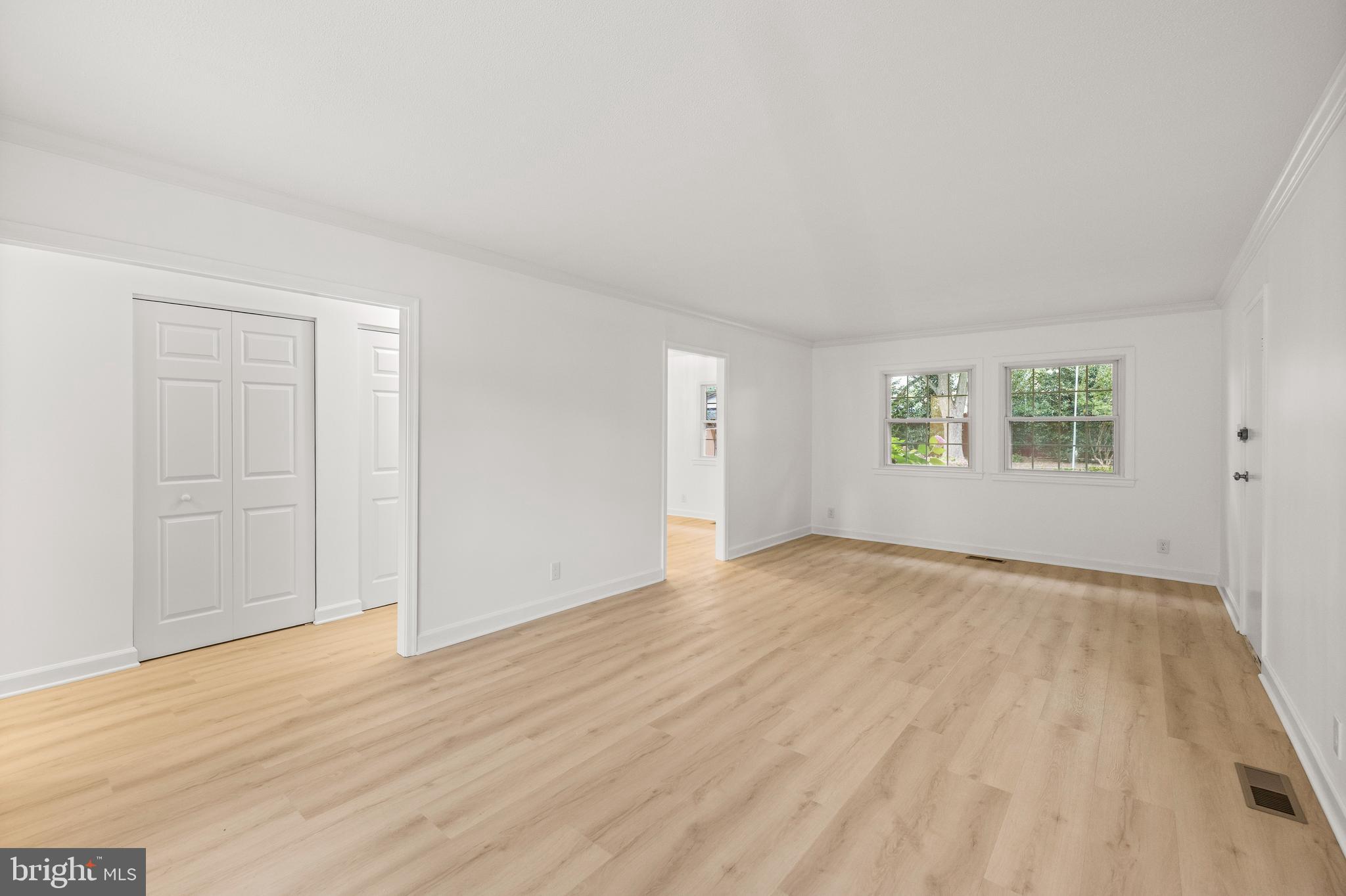 210 West Beech Road Sterling, VA 20164 - Photo 5 of 33