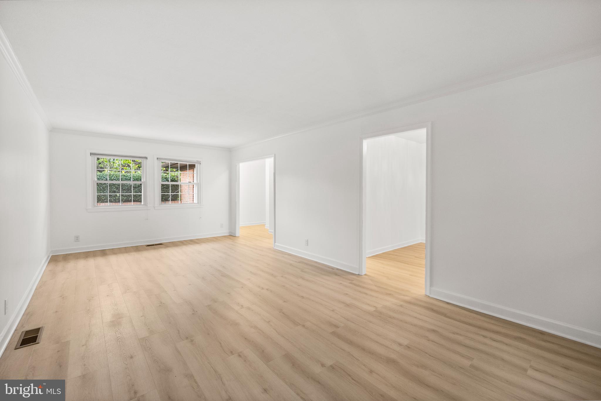 210 West Beech Road Sterling, VA 20164 - Photo 6 of 33