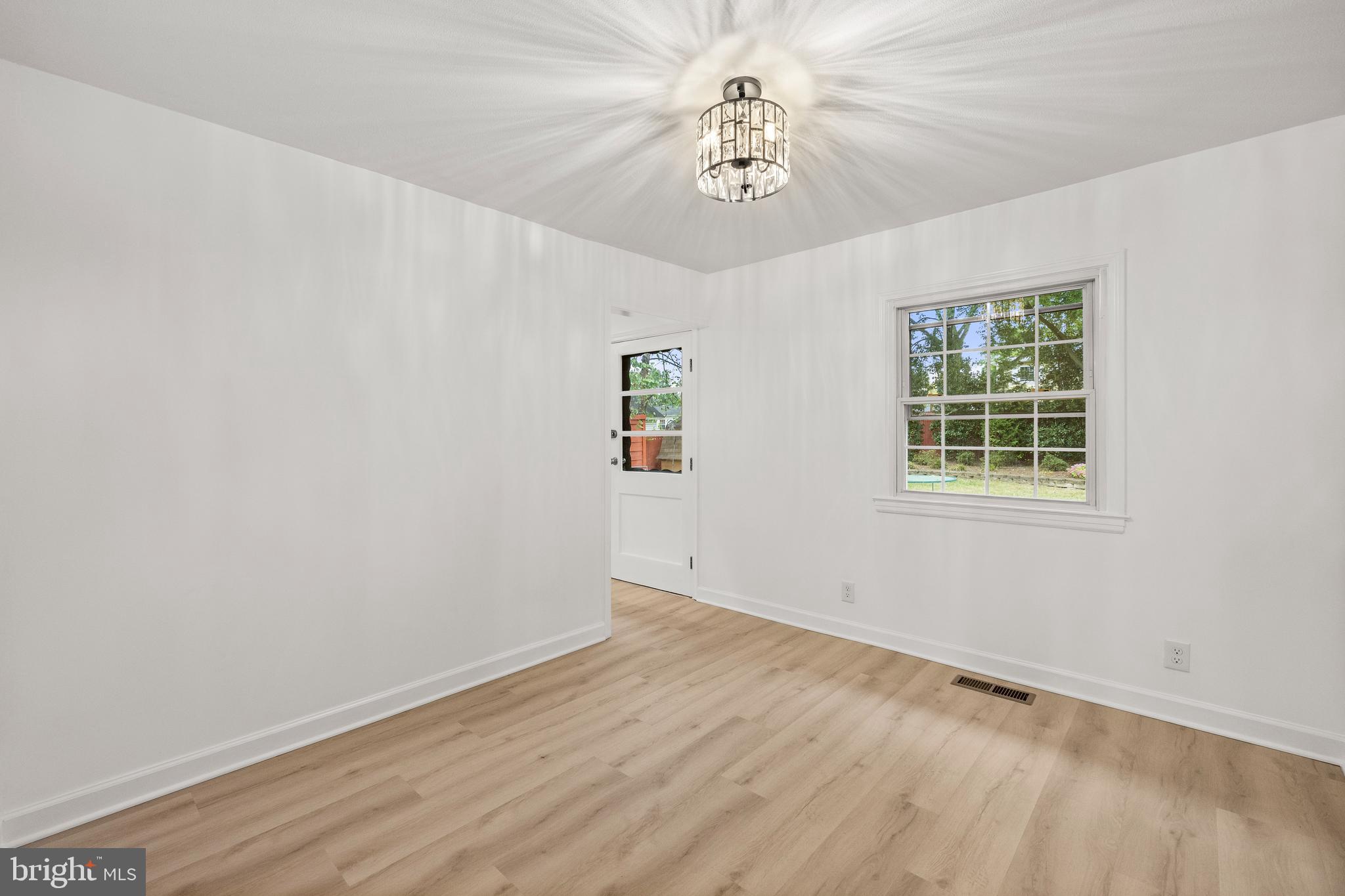 210 West Beech Road Sterling, VA 20164 - Photo 9 of 33