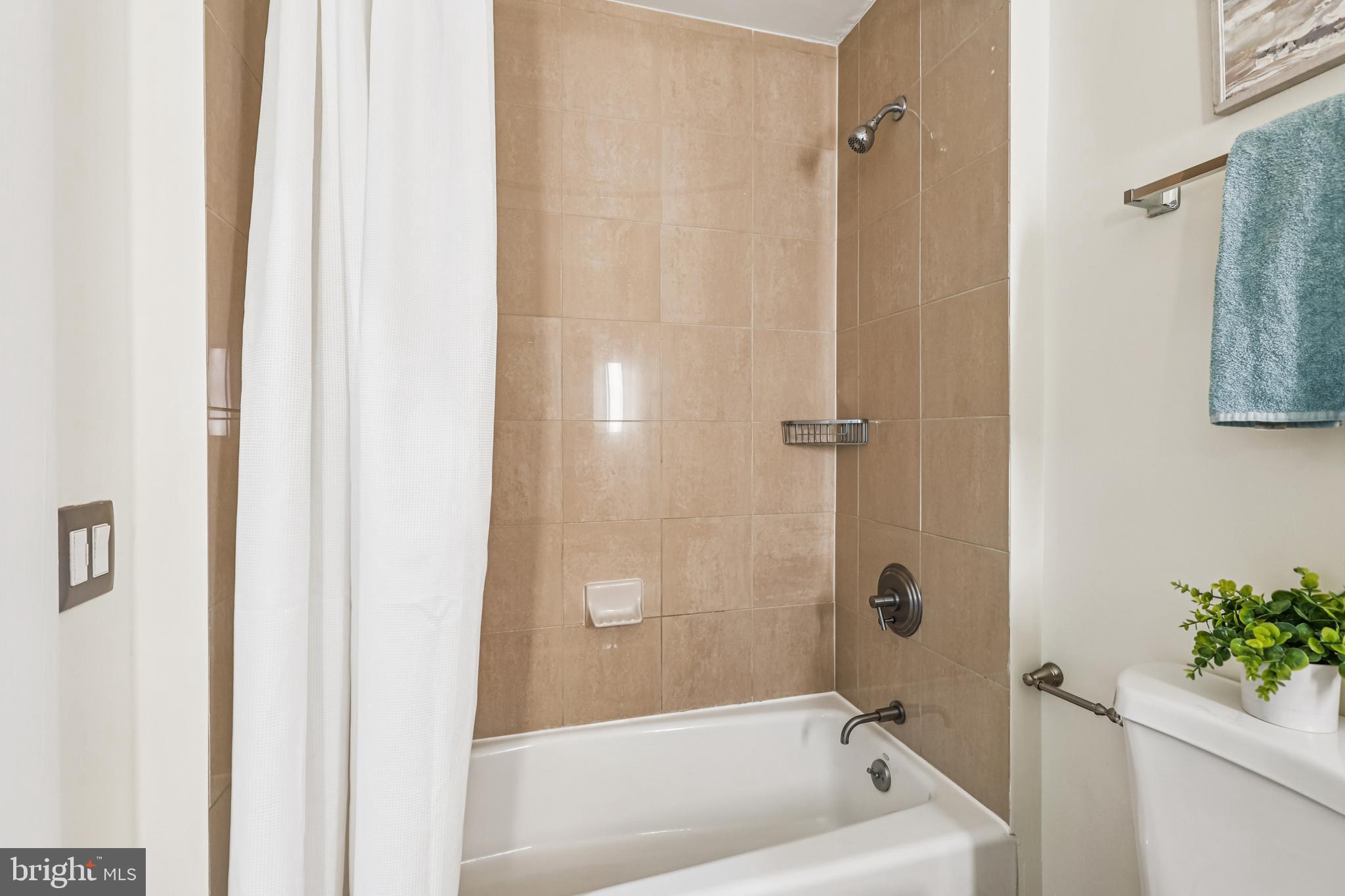 811 4th Street Northwest, Unit 1014 Washington, DC 20001 - Photo 18 of 21 a bath room with a bath tub and shower