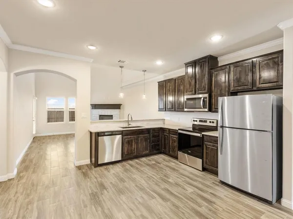 $2,400 | 1104 Noble Flair Court, Granbury, TX 76049