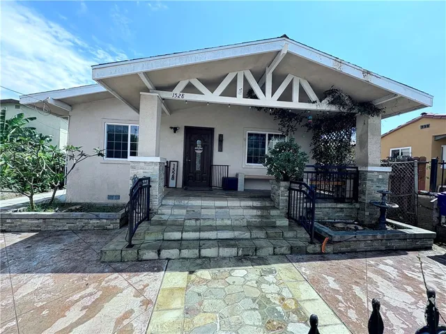 $840,000 | 1528 East 11th Street, Long Beach, CA 90813