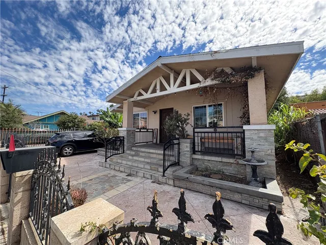 $840,000 | 1528 East 11th Street, Long Beach, CA 90813