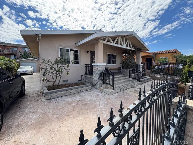 $840,000 | 1528 East 11th Street, Long Beach, CA 90813