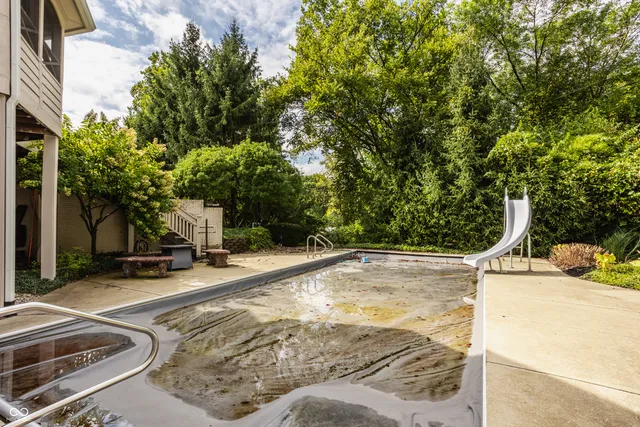 $1,150,000 | 8526 Oakmont Lane, Indianapolis, IN 46260