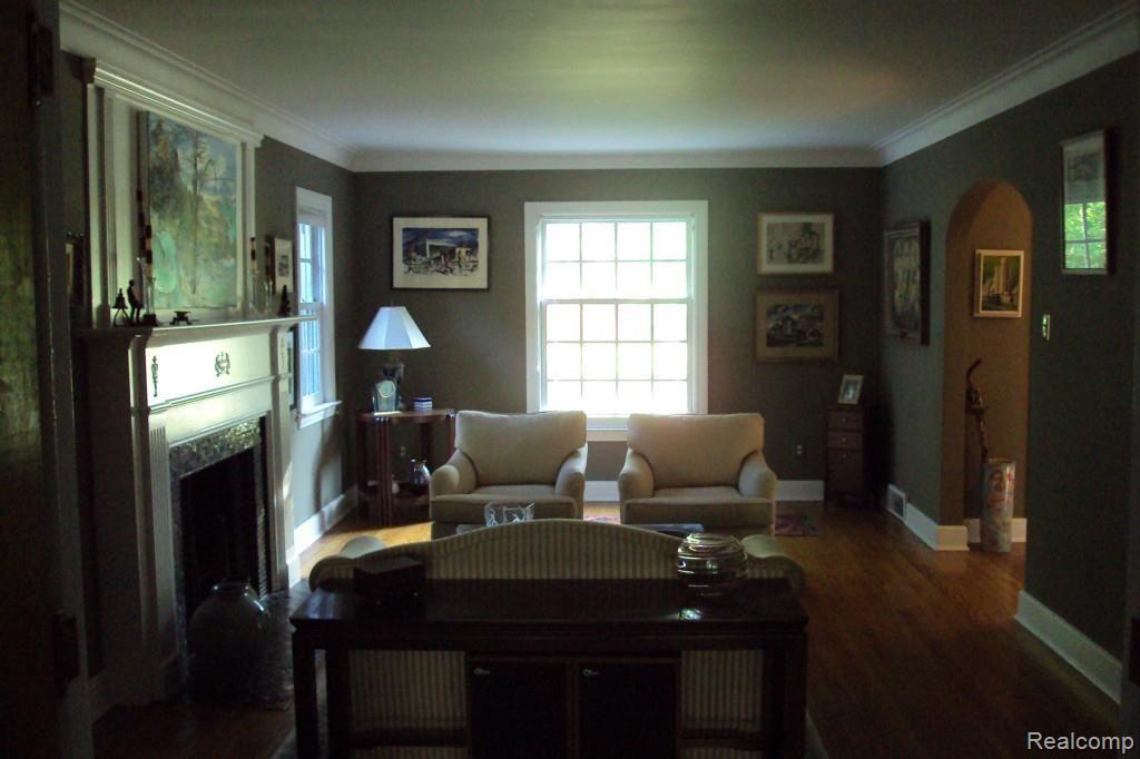 894 Westchester Road Grosse Pointe, MI 48230 - Photo 3 of 22 847 3.jpg