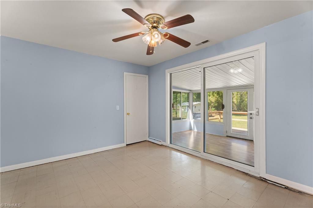 9225 Sahabi Road Kernersville, NC 27284 - Photo 11 of 33 Dining Room