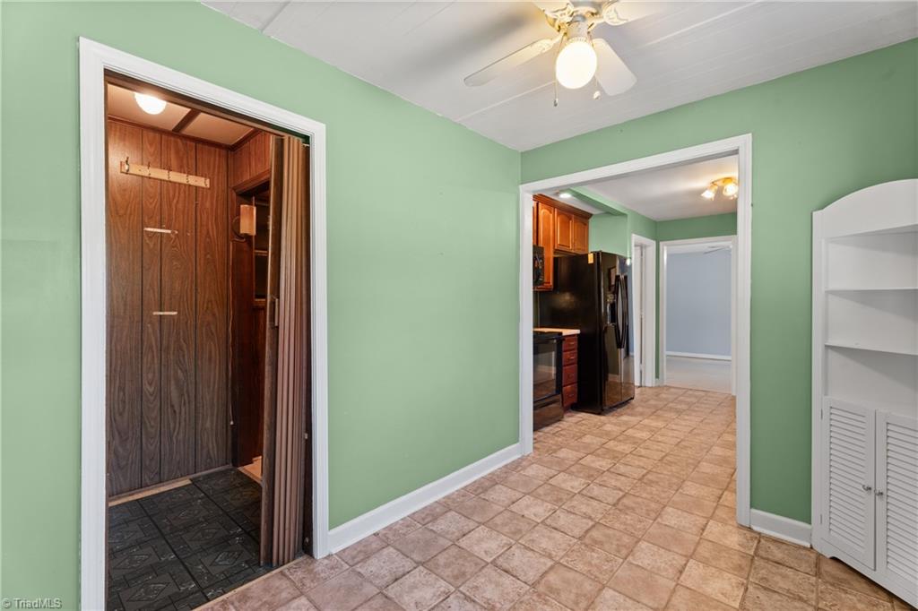 9225 Sahabi Road Kernersville, NC 27284 - Photo 24 of 33 Laundry Area
