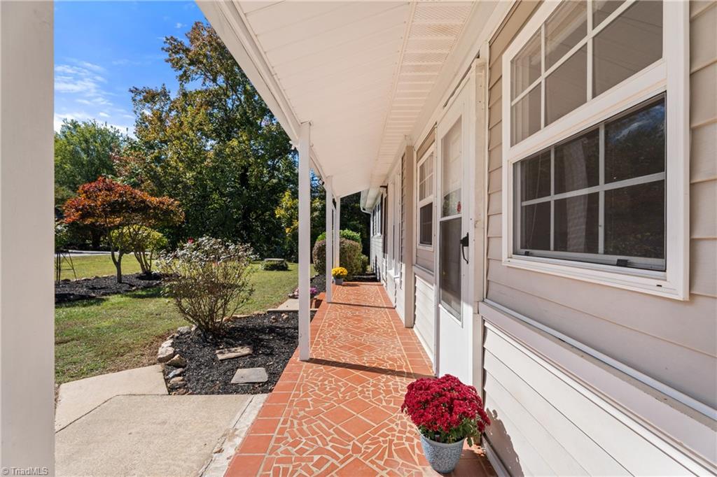 9225 Sahabi Road Kernersville, NC 27284 - Photo 3 of 33 Front Porch