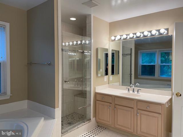 9419 Spruce Tree Circle Bethesda, MD 20814 - Photo 15 of 26 Primary bedroom full bathroom