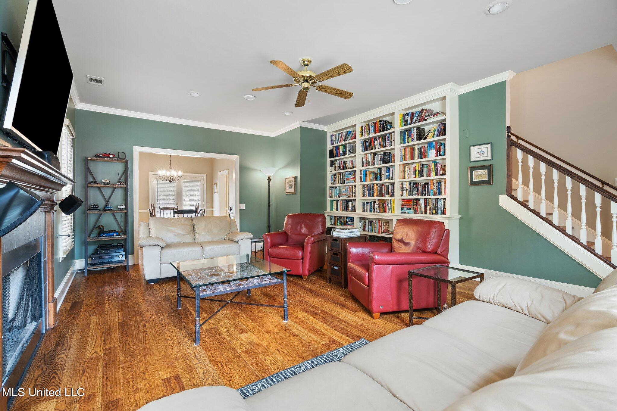 723 Fairway Trail Hernando, MS 38632 - Photo 11 of 34 Living Room with built-ins!