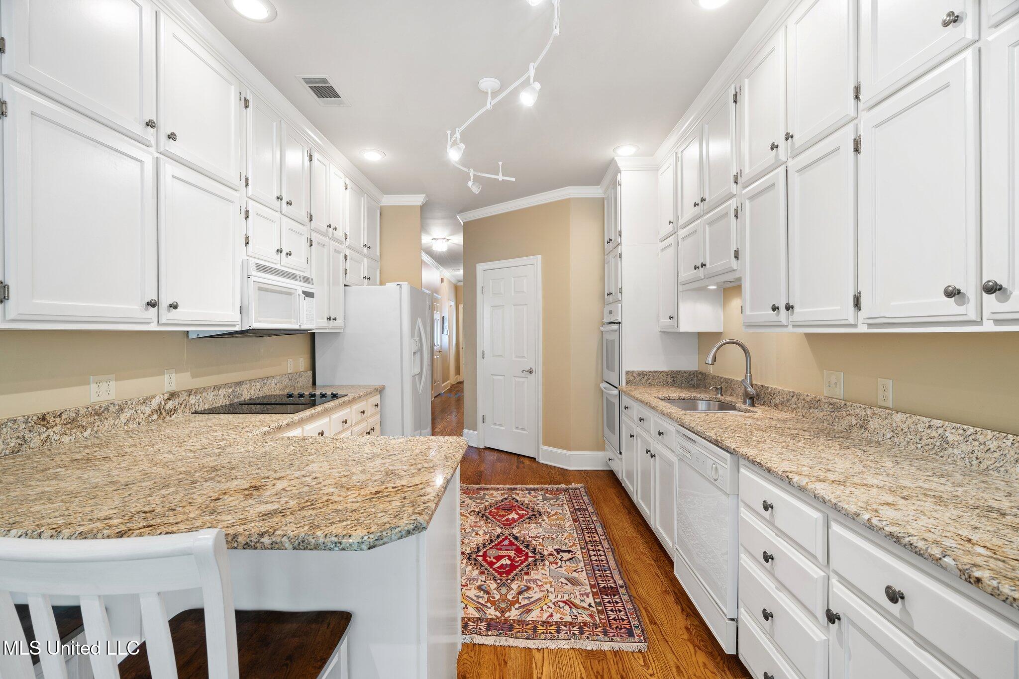 723 Fairway Trail Hernando, MS 38632 - Photo 13 of 34 Kitchen!