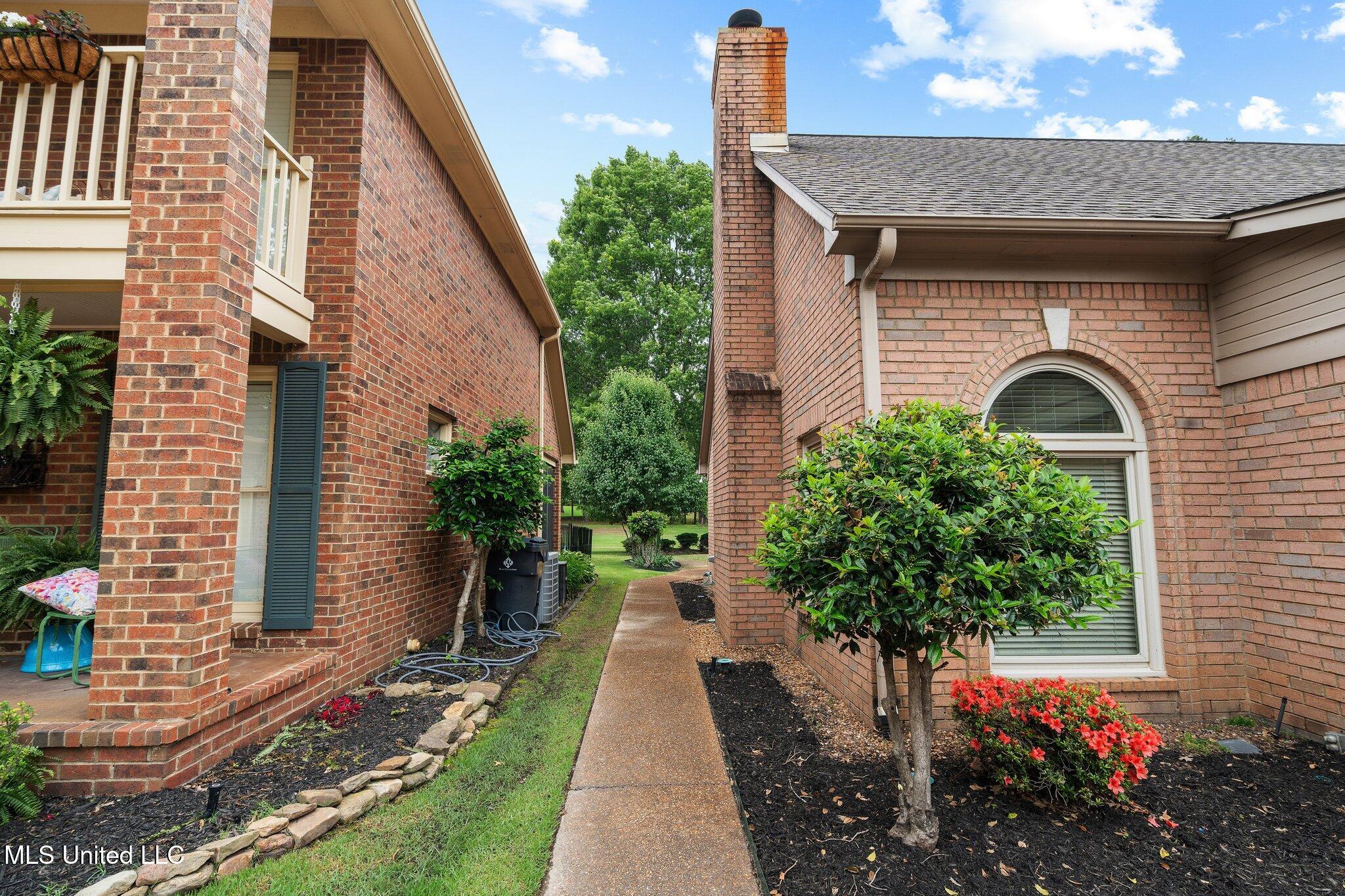 723 Fairway Trail Hernando, MS 38632 - Photo 29 of 34 Concrete sidewalks