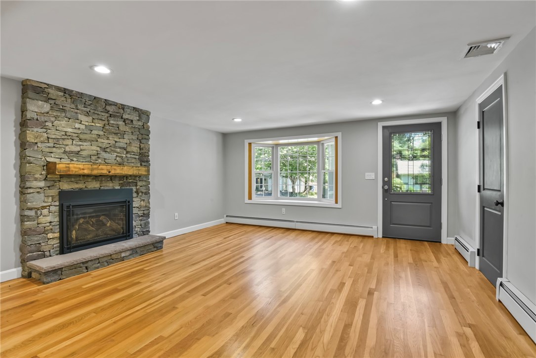 88 Grand View Road East Greenwich, RI 02818 - Photo 7 of 40 Gallery Image 7
