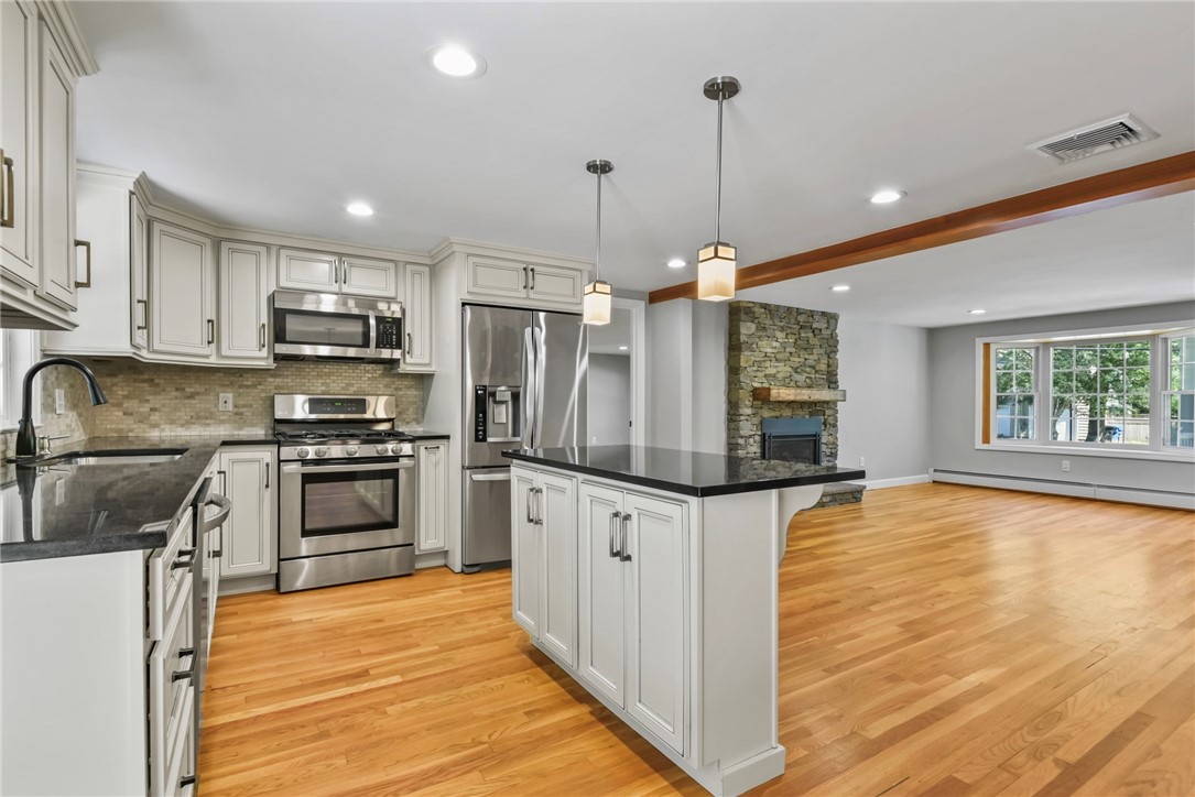 88 Grand View Road East Greenwich, RI 02818 - Photo 9 of 40 Gallery Image 9