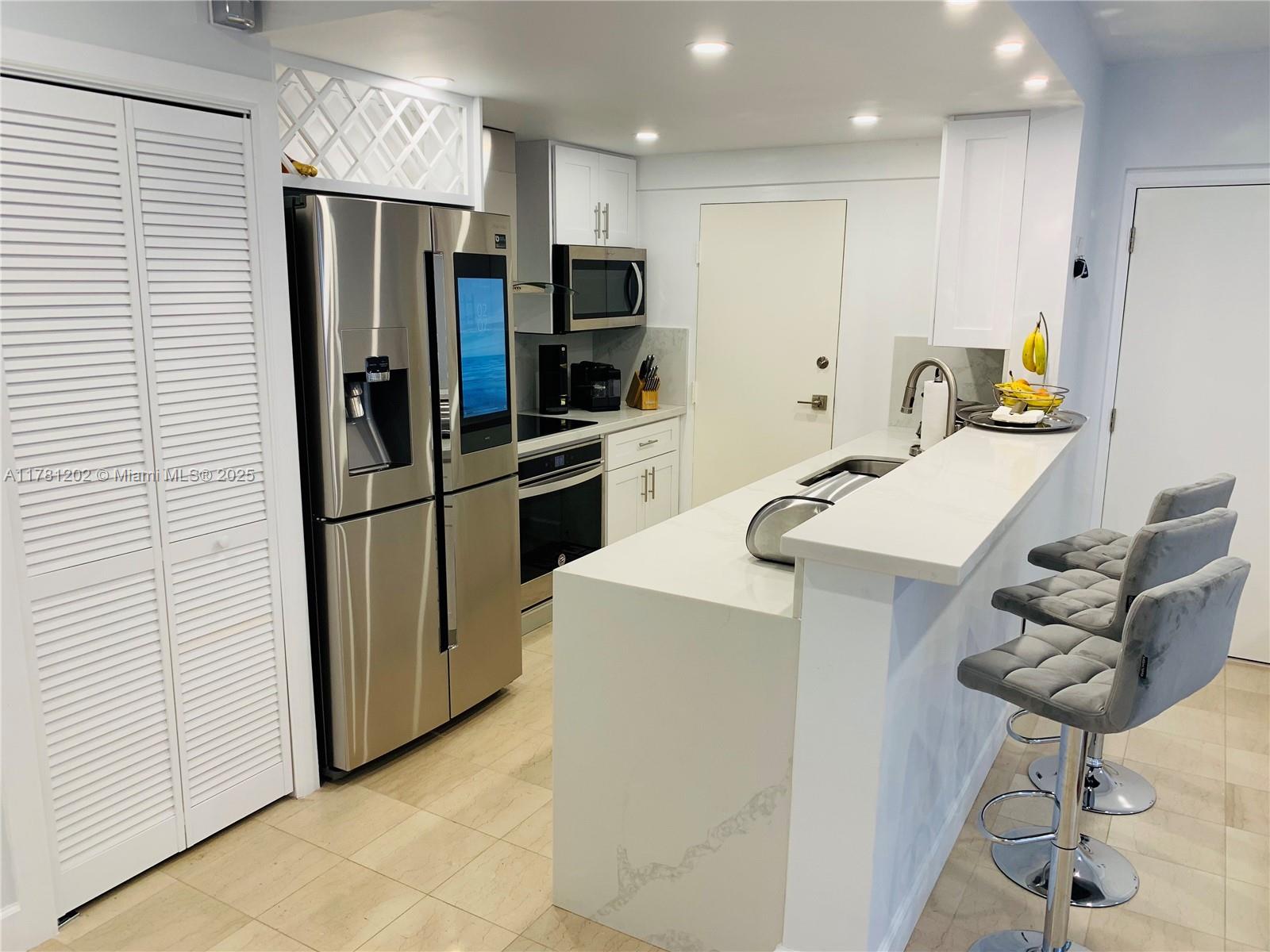 900 Southwest 84th Avenue, Unit 417E Miami, FL 33144 - Photo 4 of 11