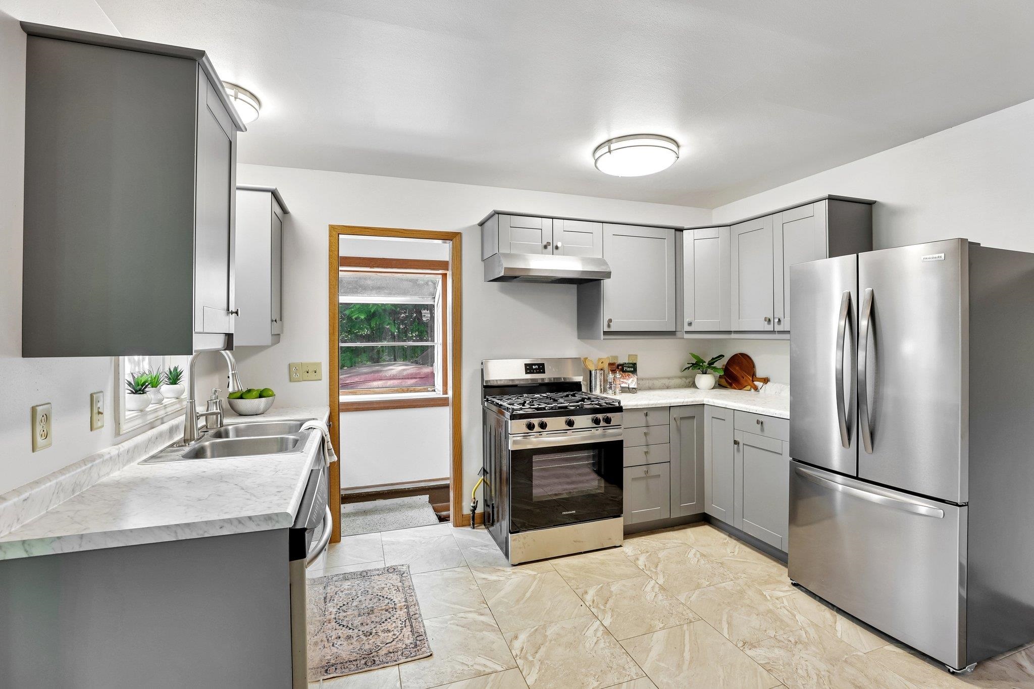 4513 Esch Lane Madison, WI 53704 - Photo 10 of 37