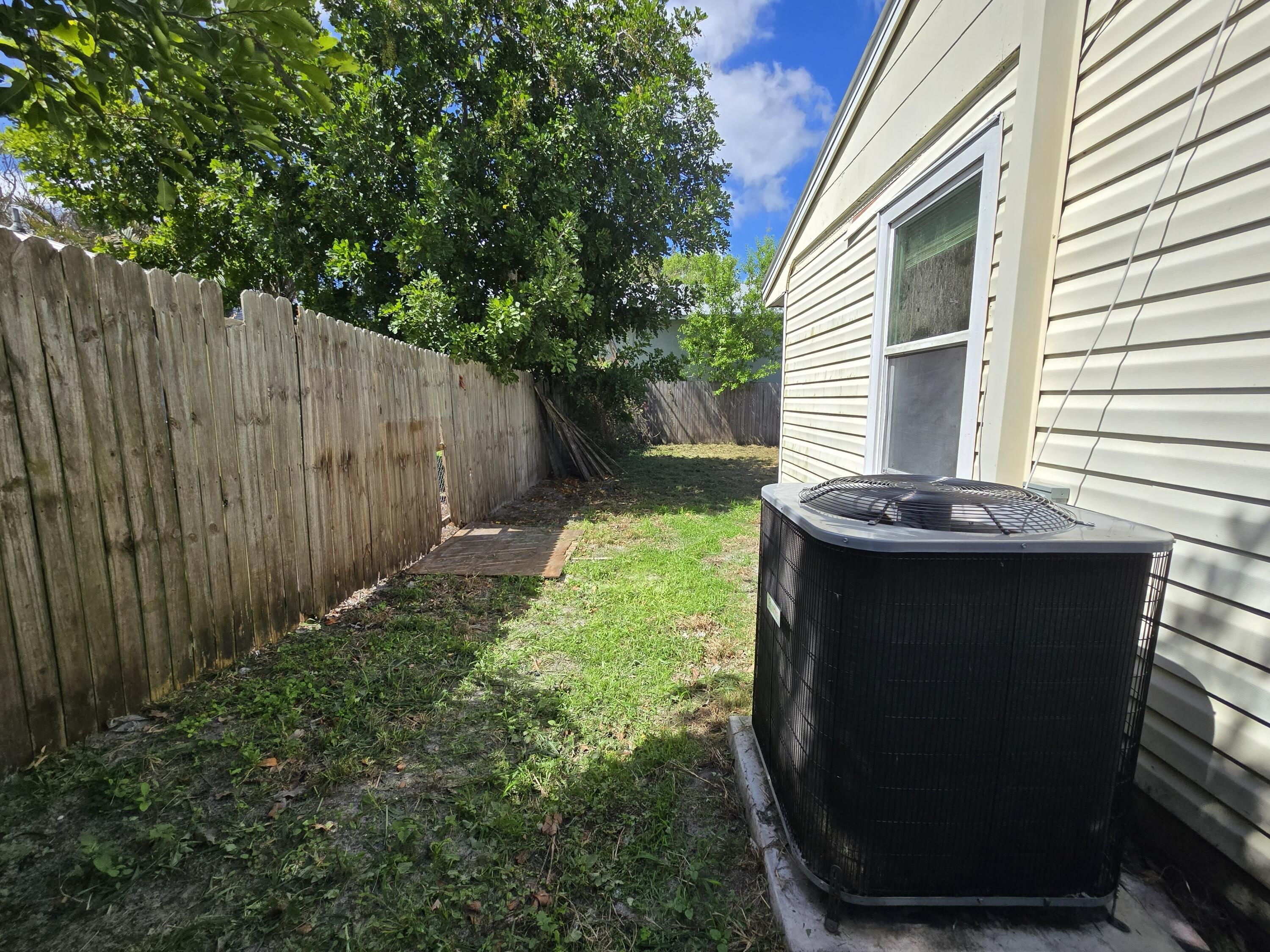 820 Southwest Palm City Road Stuart, FL 34994 - Photo 20 of 24 a view of a backyard with plants and large trees