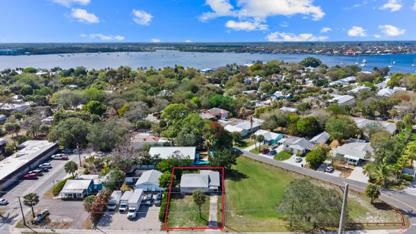 $325,000 | 820 Southwest Palm City Road, Stuart, FL 34994