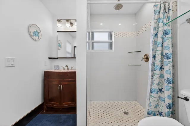 $3,900 | 300 East 24th Street, Riviera Beach, FL 33404