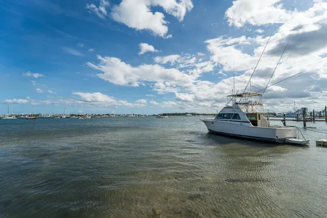 $3,900 | 300 East 24th Street, Riviera Beach, FL 33404