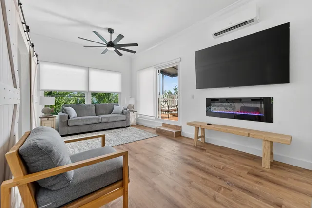 $3,900 | 300 East 24th Street, Riviera Beach, FL 33404