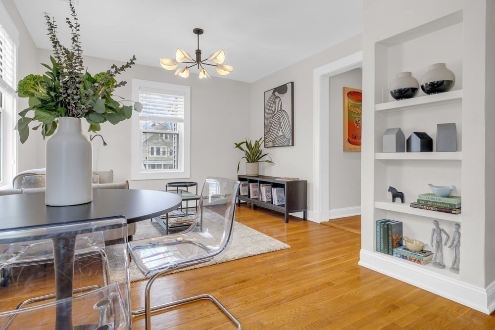 35 Boulevard Road, Unit 35 Arlington, MA 02474 - Photo 3 of 20 a living room with furniture and a potted plant